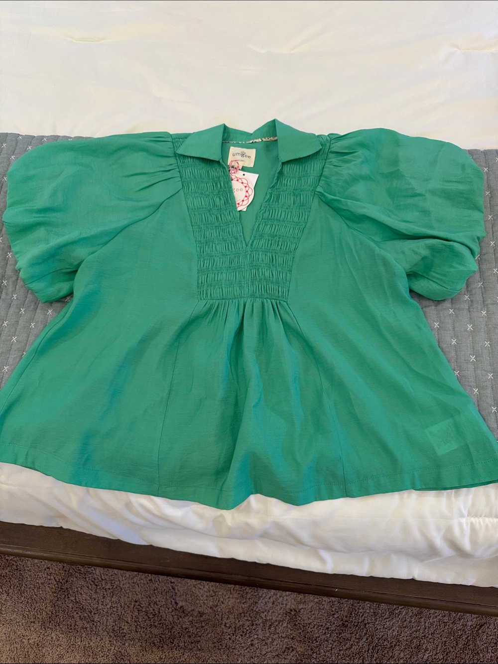 NWT Umgee Green Puff-Sleeve V-Neck Women's Top - Small
